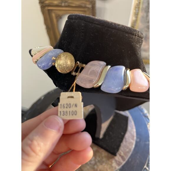 Vintage “By Hargo” Pastel Lucite and Gold-Tone Statement Necklace - Picture 3 of 3